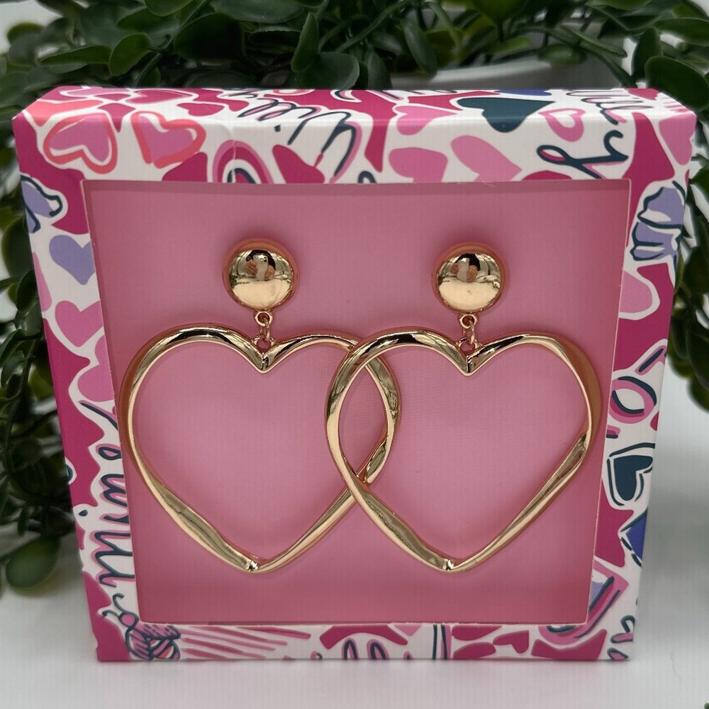 NWT Lilly Pulitzer Gold Tone Cut-Out Heart Dangle Earrings